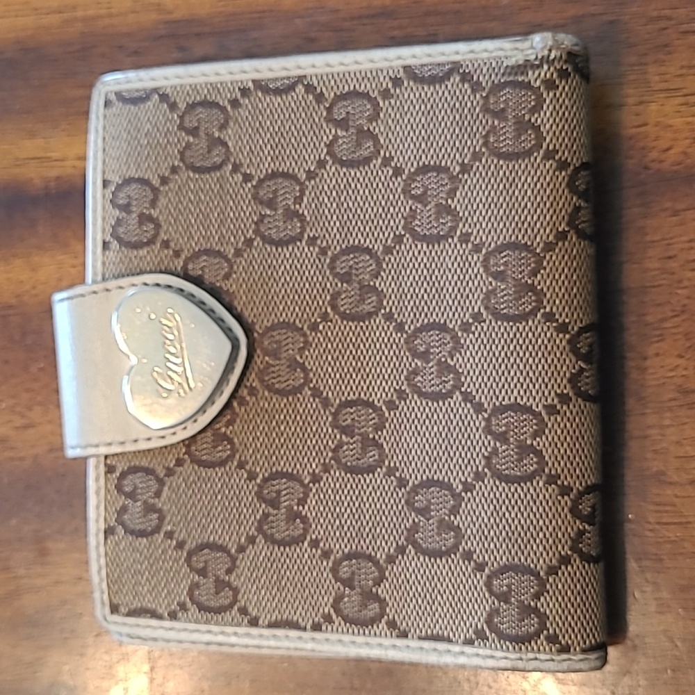 Gucci Bifold Monogram Snap Wallet - Picture 2 of 13